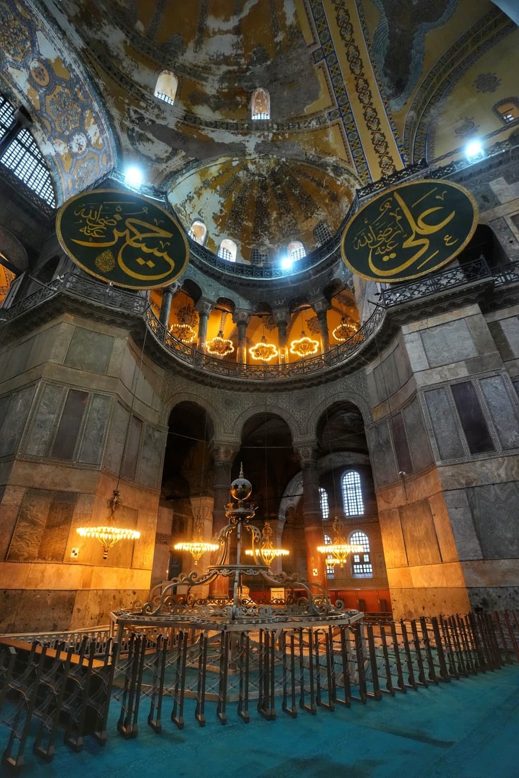 bakan-ersoy-acikladi-ayasofyada-surec-devam-ediyor-sultanahmette-calismalar-tamamlandi