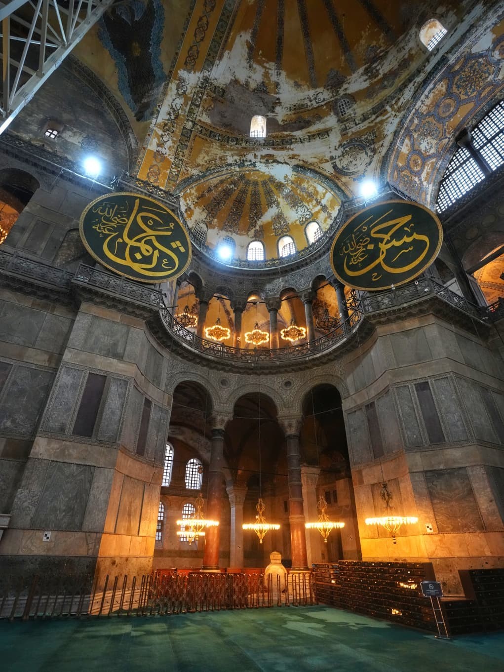 bakan-ersoy-acikladi-ayasofyada-surec-devam-ediyor-sultanahmette-calismalar-tamamlandi