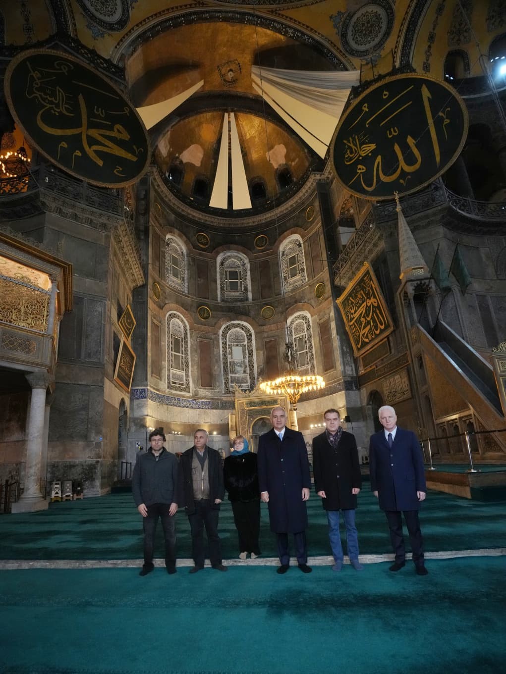 bakan-ersoy-acikladi-ayasofyada-surec-devam-ediyor-sultanahmette-calismalar-tamamlandi