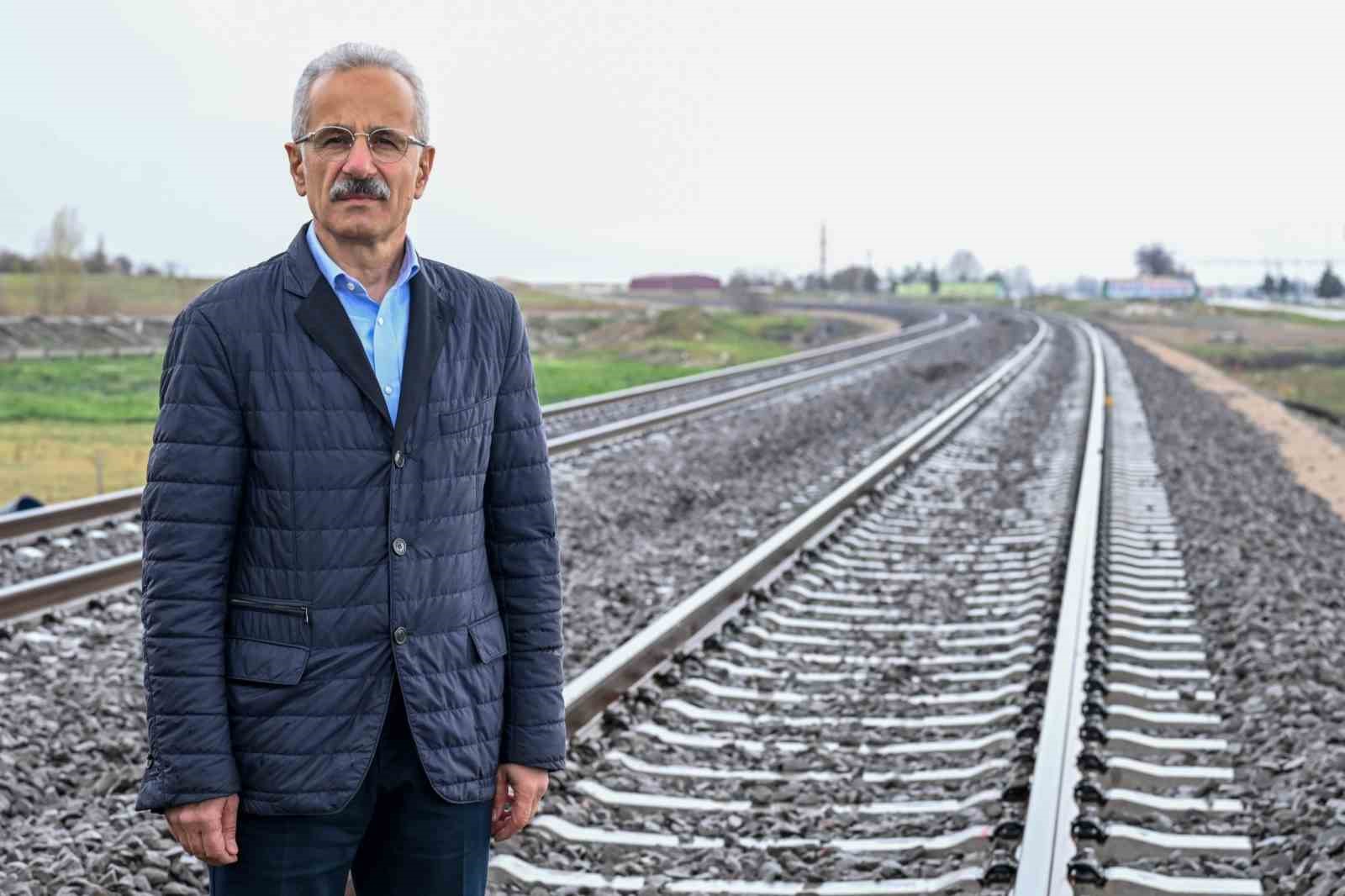 bakan-uraloglu-istanbul-havalimani-ile-sabiha-gokcen-havalimani-ilk-kez-dogrudan-demiryolu-ile-birbirine-baglanacak