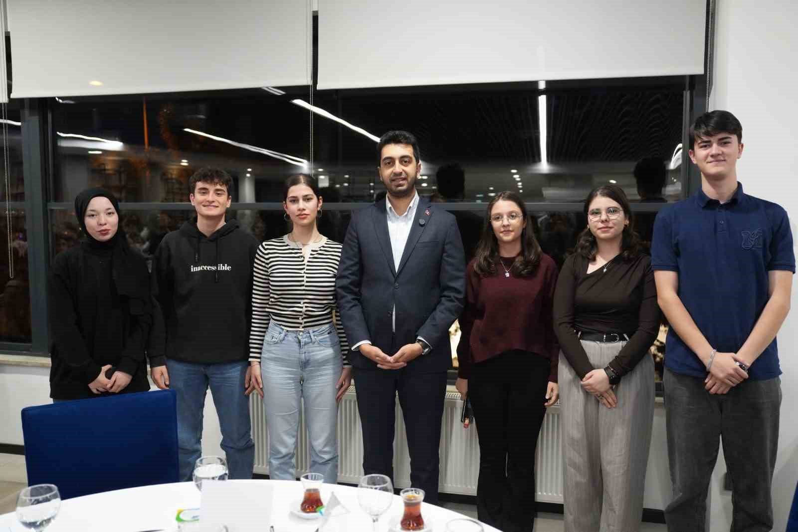 baskan-bingol-tuzlada-genclerle-iftar-sofrasinda-bir-araya-geldi