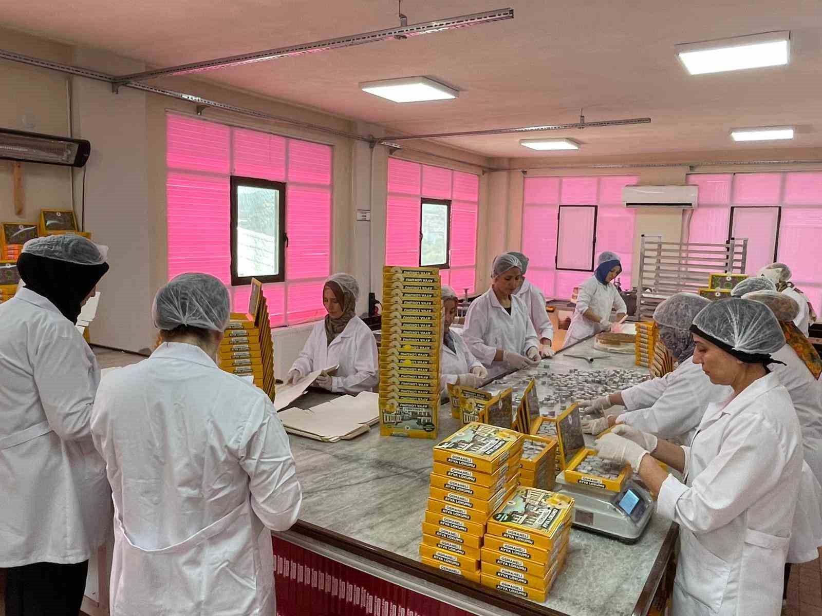 bu-tesiste-gunde-10-bin-adet-ayva-ve-nar-lokumu-uretiliyor