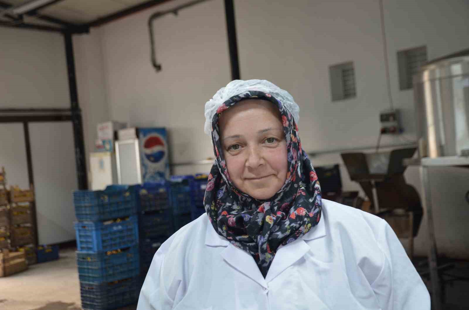 bu-tesiste-gunde-10-bin-adet-ayva-ve-nar-lokumu-uretiliyor