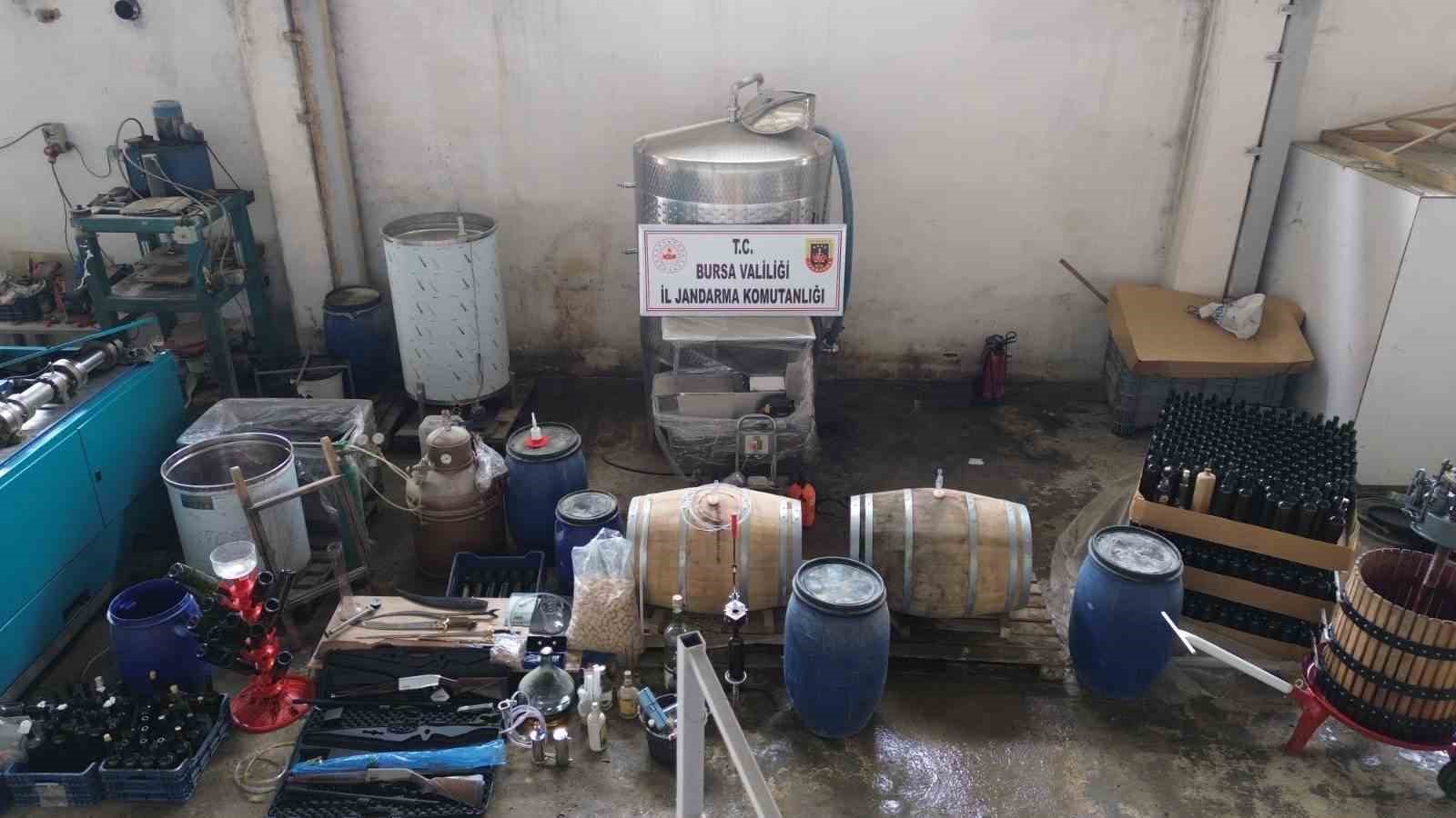 bursada-800-litre-kacak-sarap-ele-gecirildi