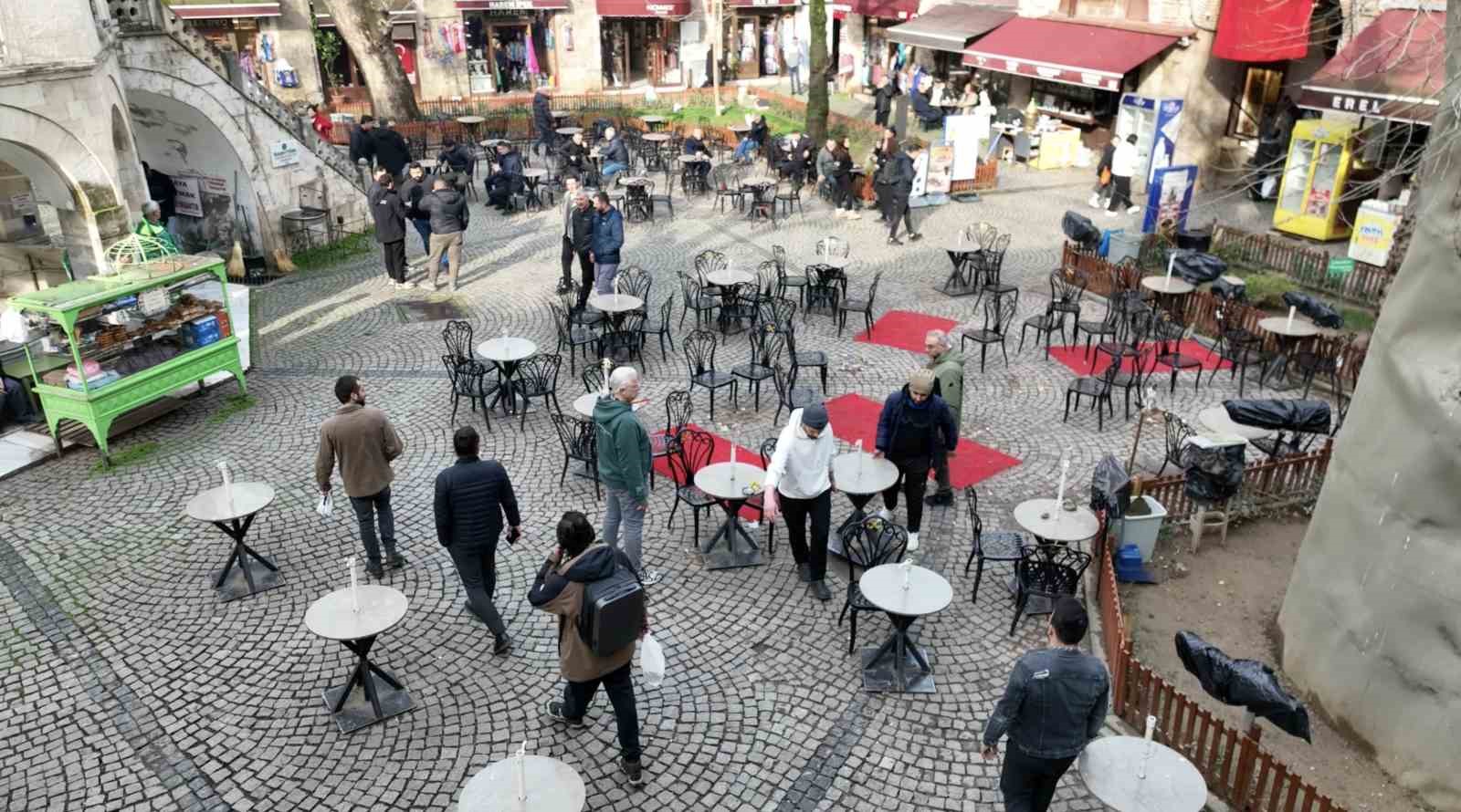 bursada-tarihi-hanlarda-yeni-donem-avlular-bosaltiliyor