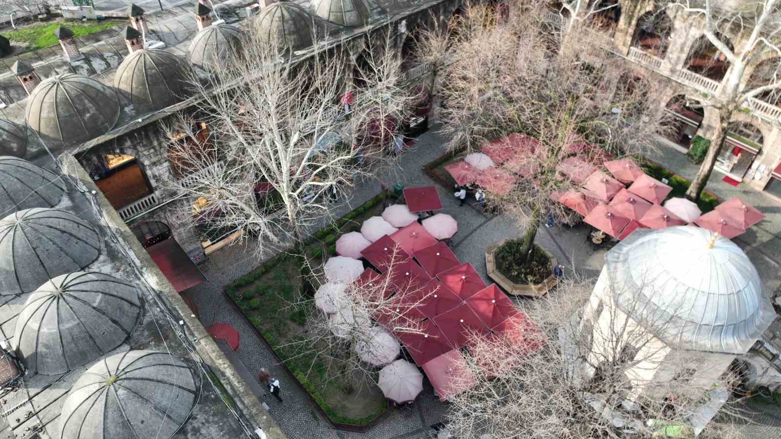 bursada-tarihi-hanlarda-yeni-donem-avlular-bosaltiliyor