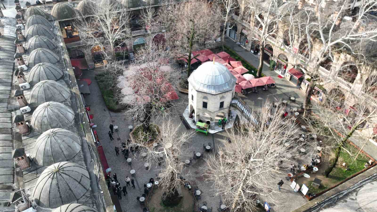 bursada-tarihi-hanlarda-yeni-donem-avlular-bosaltiliyor