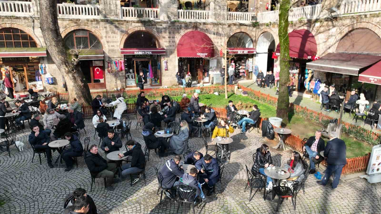 bursada-tarihi-hanlarda-yeni-donem-avlular-bosaltiliyor