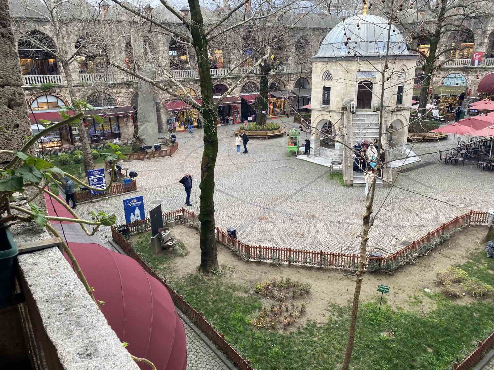 bursada-tarihi-hanlarda-yeni-donem-avlular-bosaltiliyor