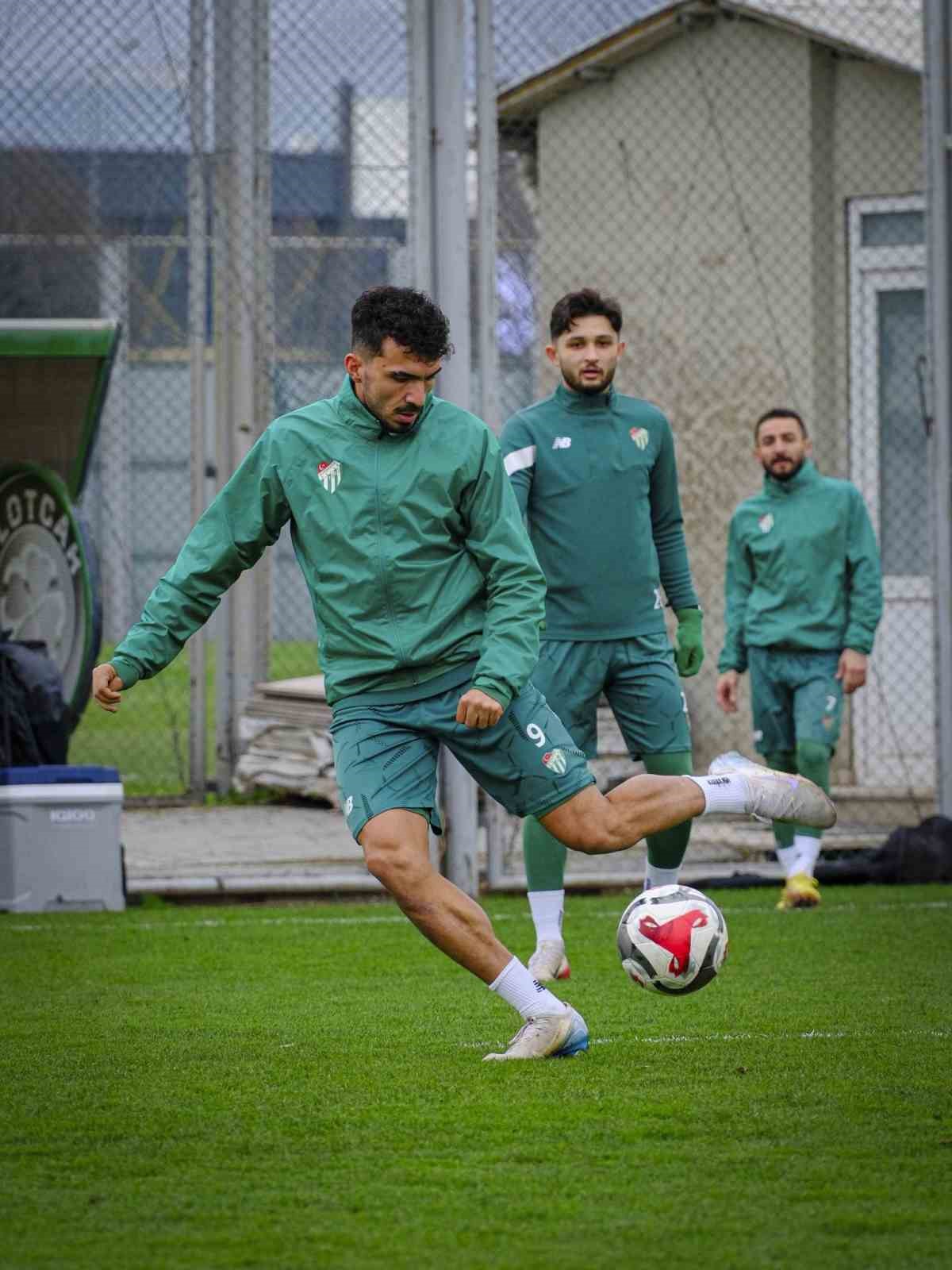 bursaspor-isparta-32-spor-maci-hazirliklarini-surduruyor