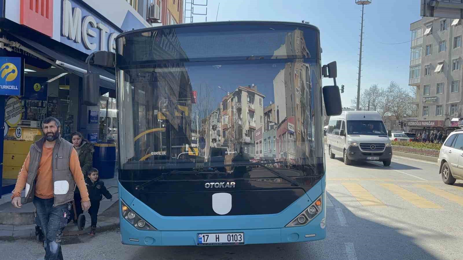 canakkalede-ozel-halk-otobusu-yayaya-carpti-8-yarali