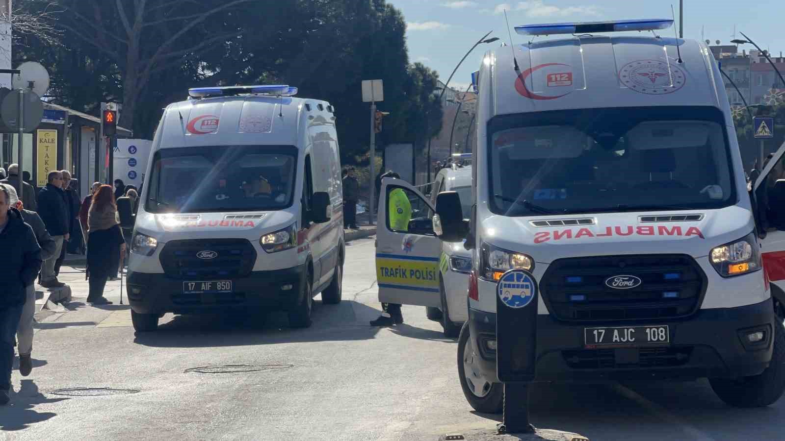 canakkalede-ozel-halk-otobusu-yayaya-carpti-8-yarali