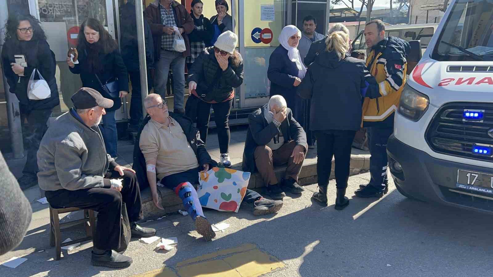 canakkalede-ozel-halk-otobusu-yayaya-carpti-8-yarali