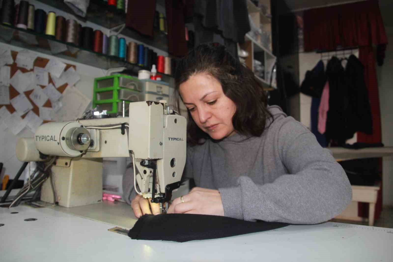fabrikalarin-atik-kumaslarini-satin-alip-20-dakikada-kiyafet-uretiyor