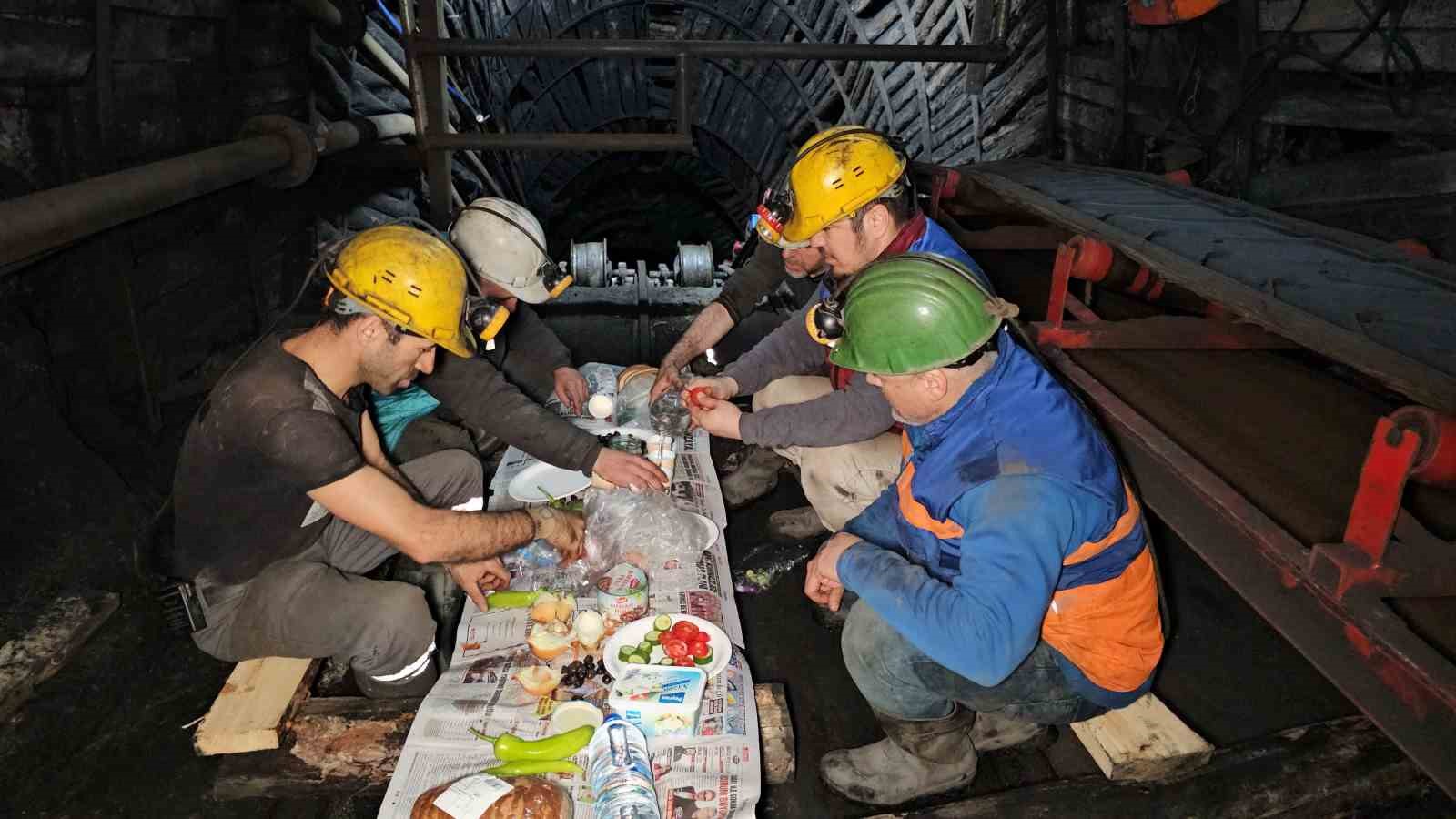 madencilerin-yerin-120-metre-altinda-ilk-sahur-heyecani