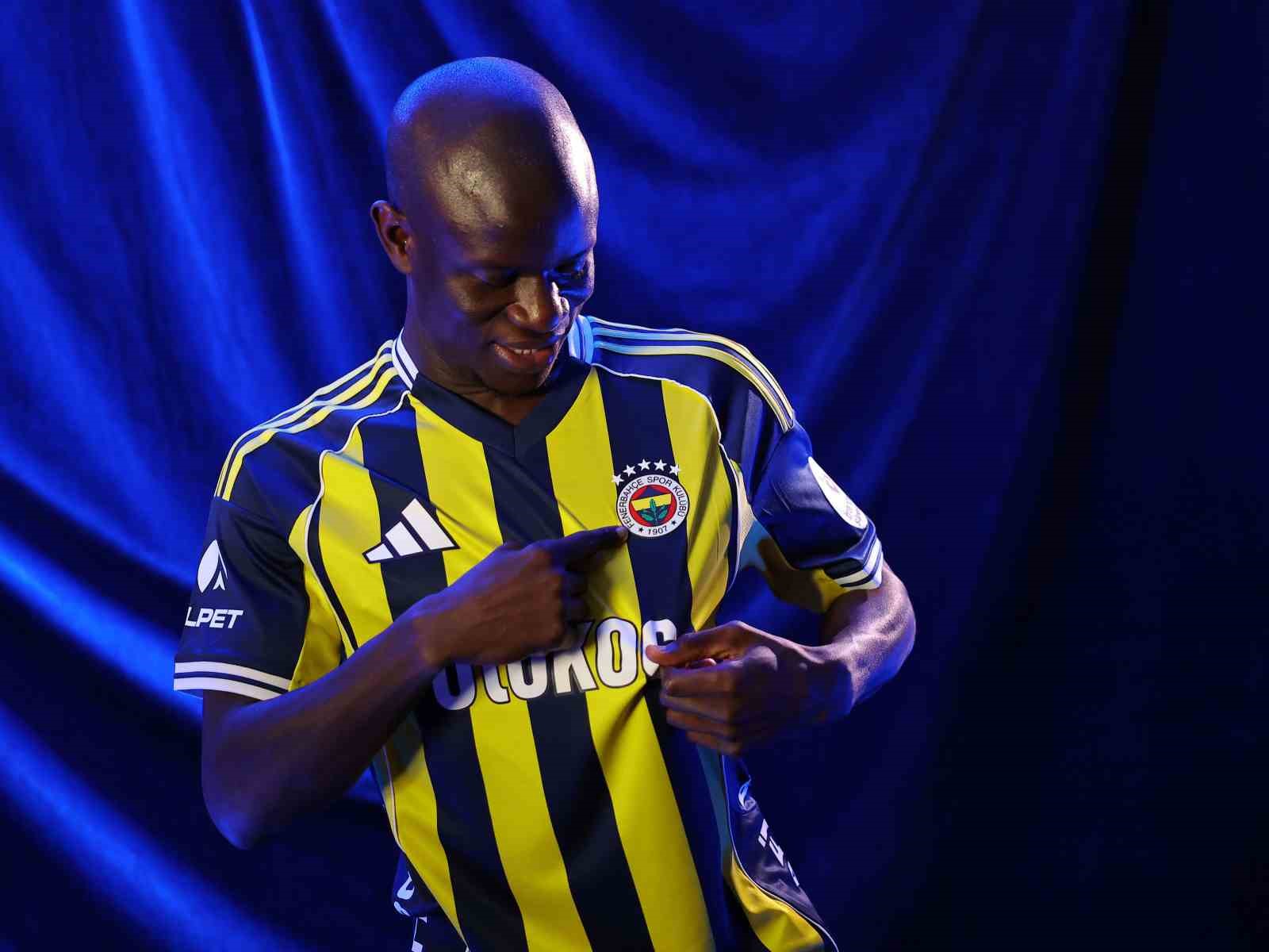 ngolo-kante-resmen-fenerbahcede