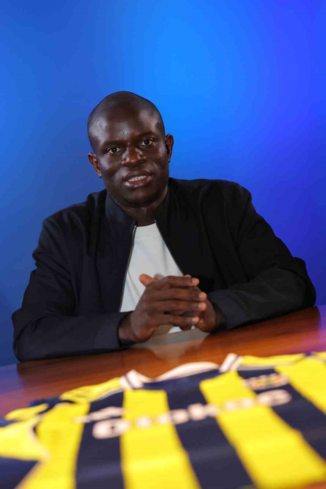 ngolo-kante-resmen-fenerbahcede