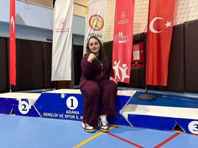 tekirdagli-ogrenci-bilek-guresinde-turkiye-birincisi-oldu
