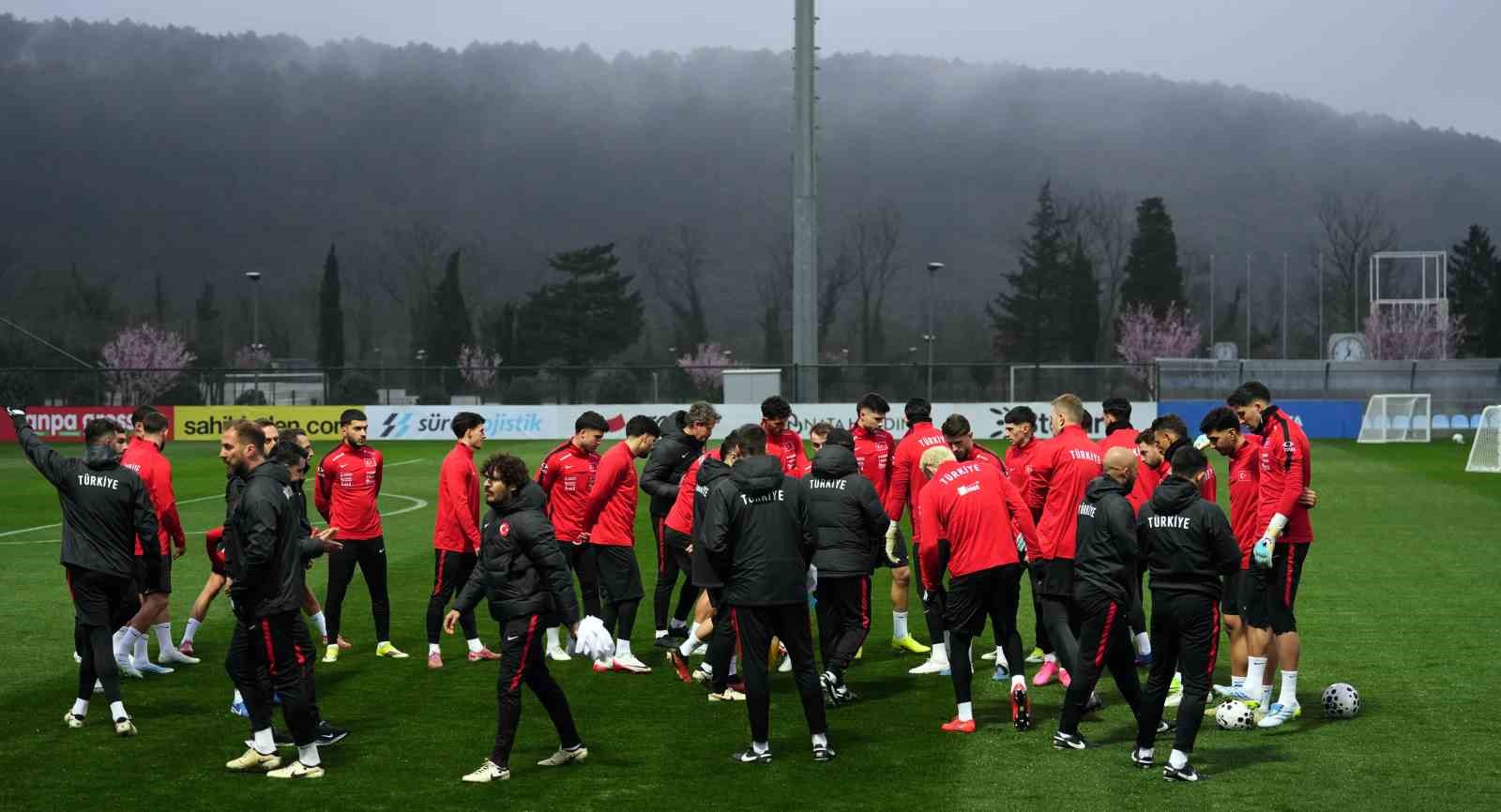 a-milli-futbol-takimi-romanya-maci-hazirliklarini-surdurdu