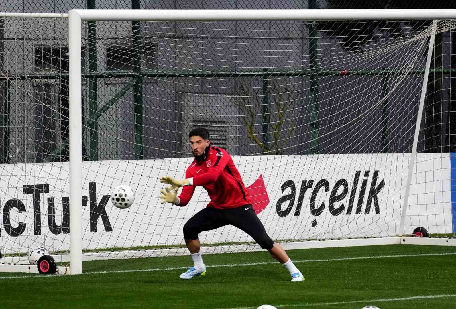 a-milli-futbol-takimi-romanya-maci-hazirliklarini-surdurdu