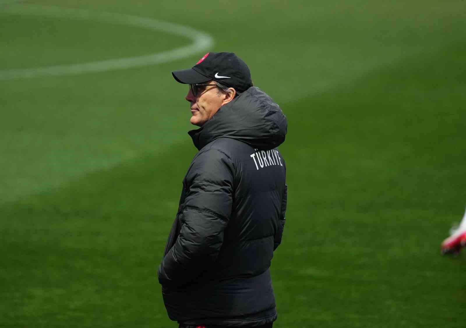 a-milli-futbol-takimi-romanya-maci-hazirliklarini-surdurdu