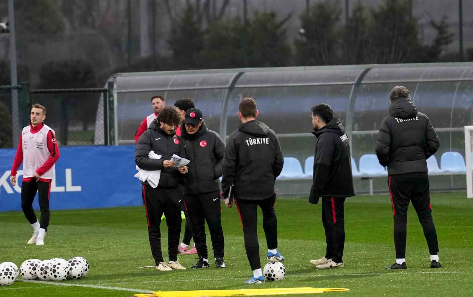a-milli-futbol-takimi-romanya-maci-hazirliklarini-surdurdu