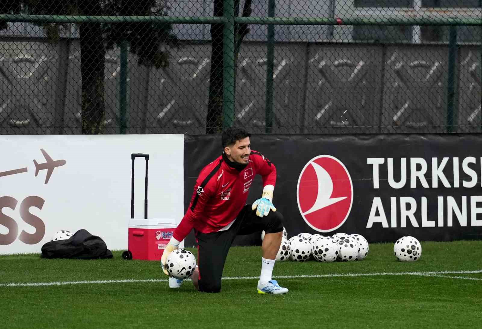a-milli-futbol-takimi-romanya-maci-hazirliklarini-surdurdu