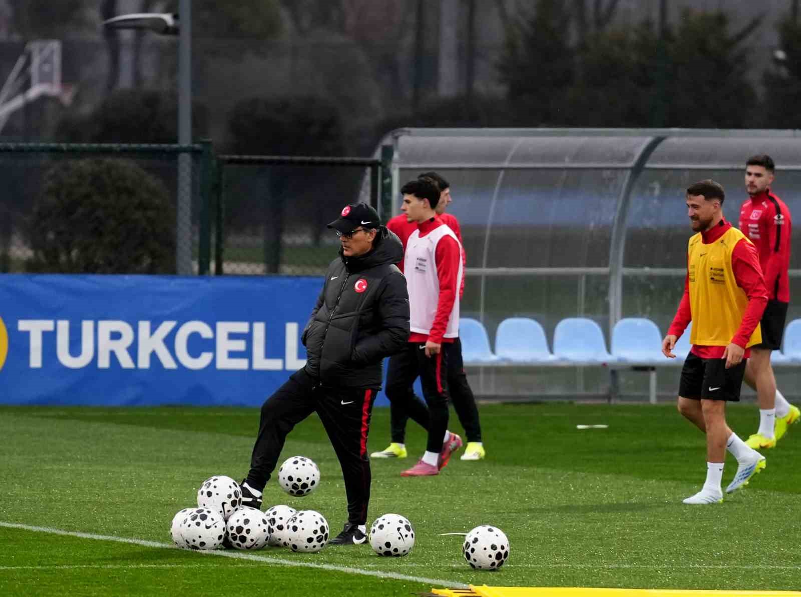 a-milli-futbol-takimi-romanya-maci-hazirliklarini-surdurdu