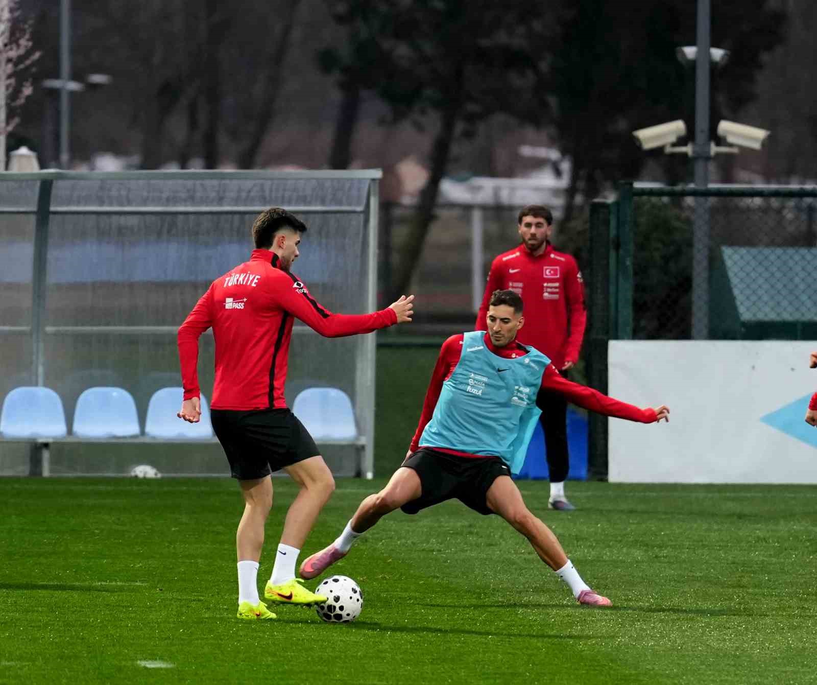 a-milli-futbol-takimi-romanya-maci-hazirliklarini-surdurdu