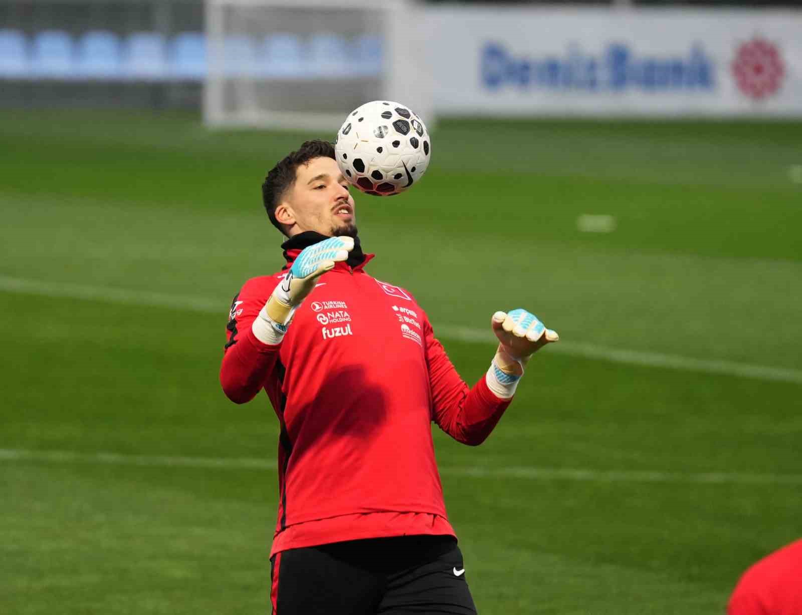 a-milli-futbol-takimi-romanya-maci-hazirliklarini-surdurdu