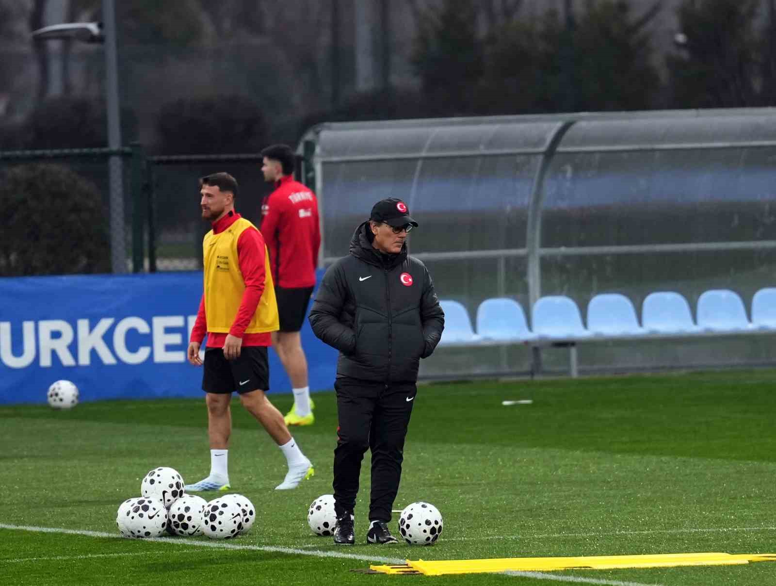 a-milli-futbol-takimi-romanya-maci-hazirliklarini-surdurdu