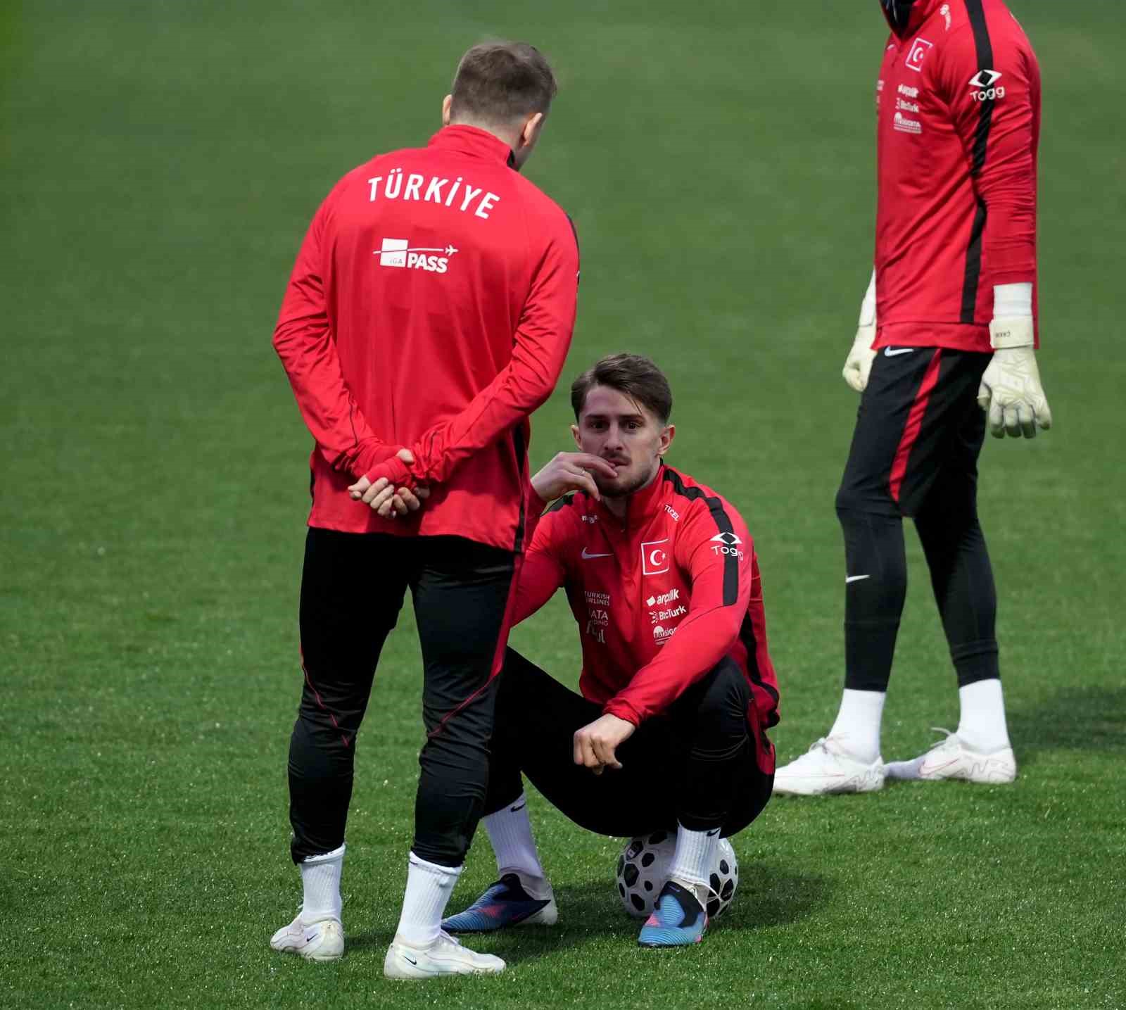 a-milli-futbol-takimi-romanya-maci-hazirliklarini-surdurdu