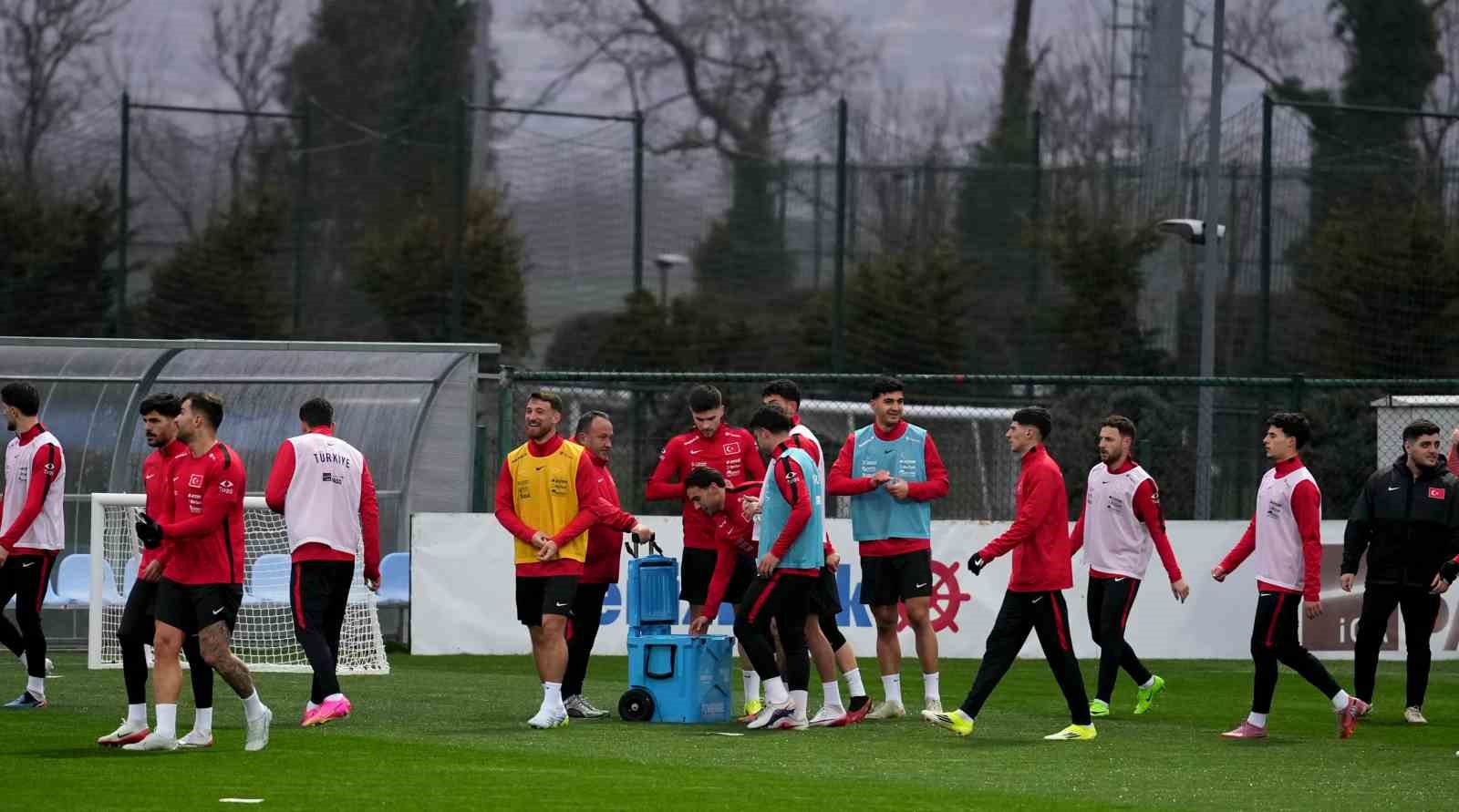 a-milli-futbol-takimi-romanya-maci-hazirliklarini-surdurdu