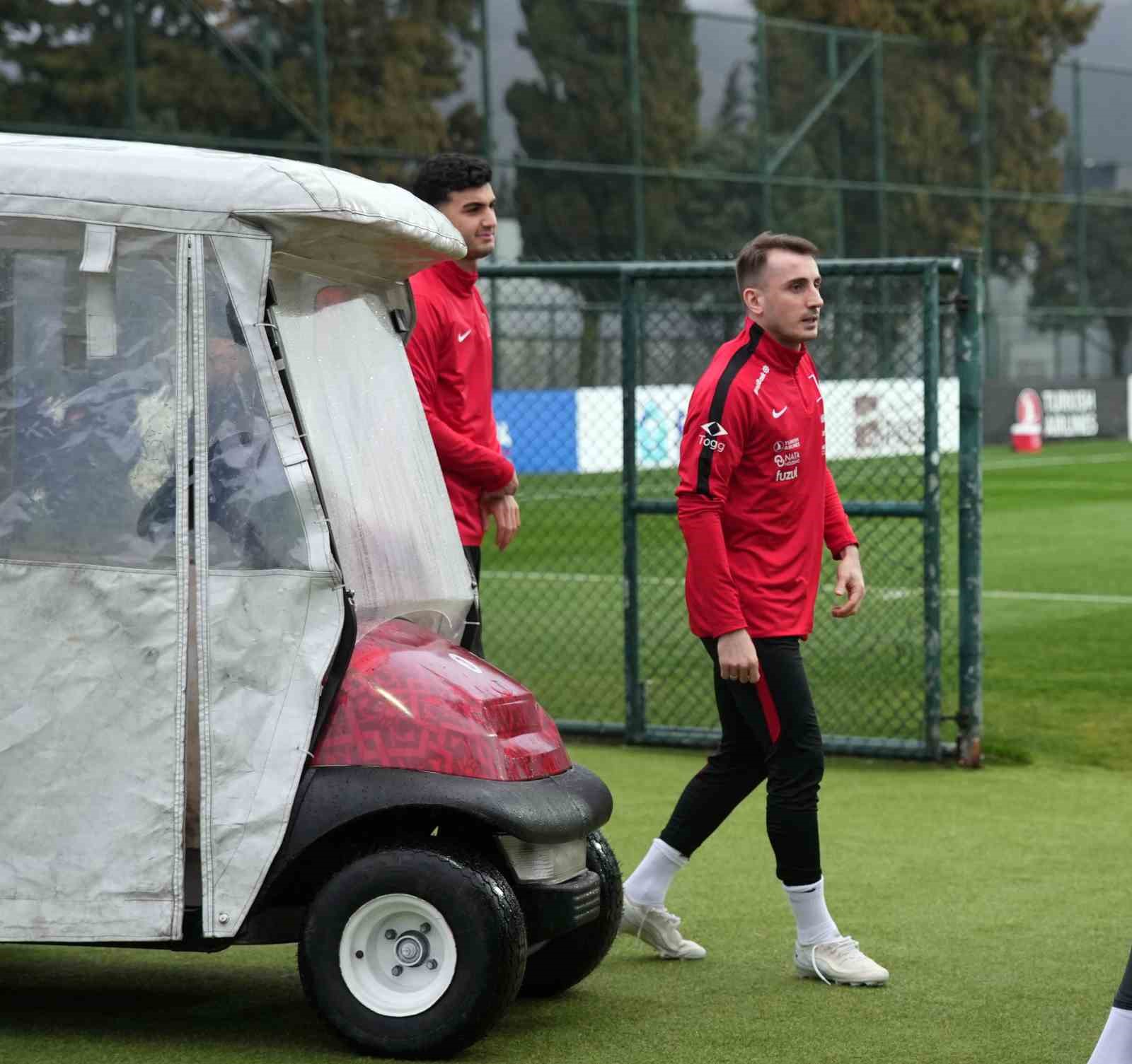 a-milli-futbol-takimi-romanya-maci-hazirliklarini-surdurdu