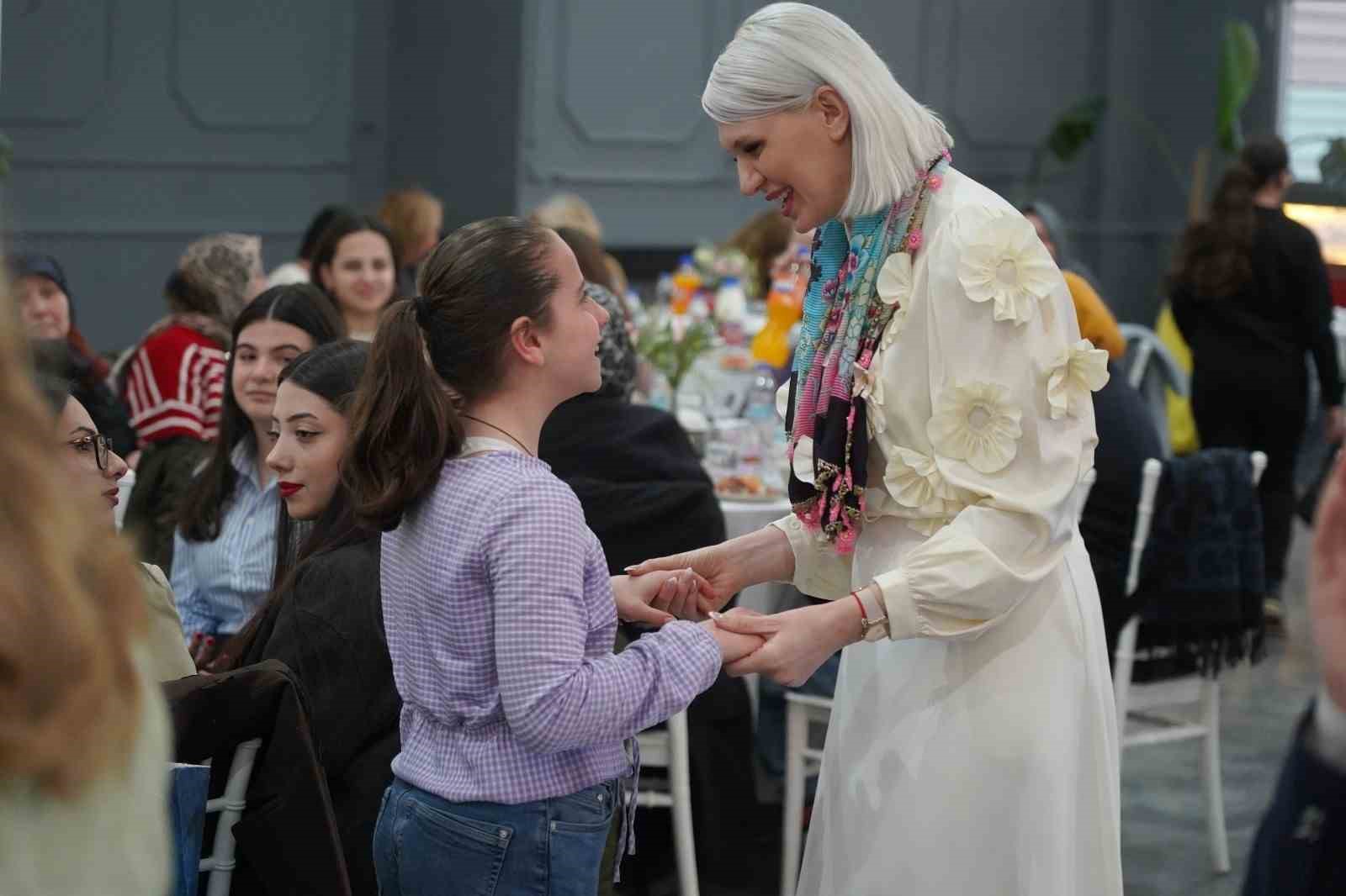 baskan-subasi-kadinlarla-iftar-yemeginde-bir-araya-geldi