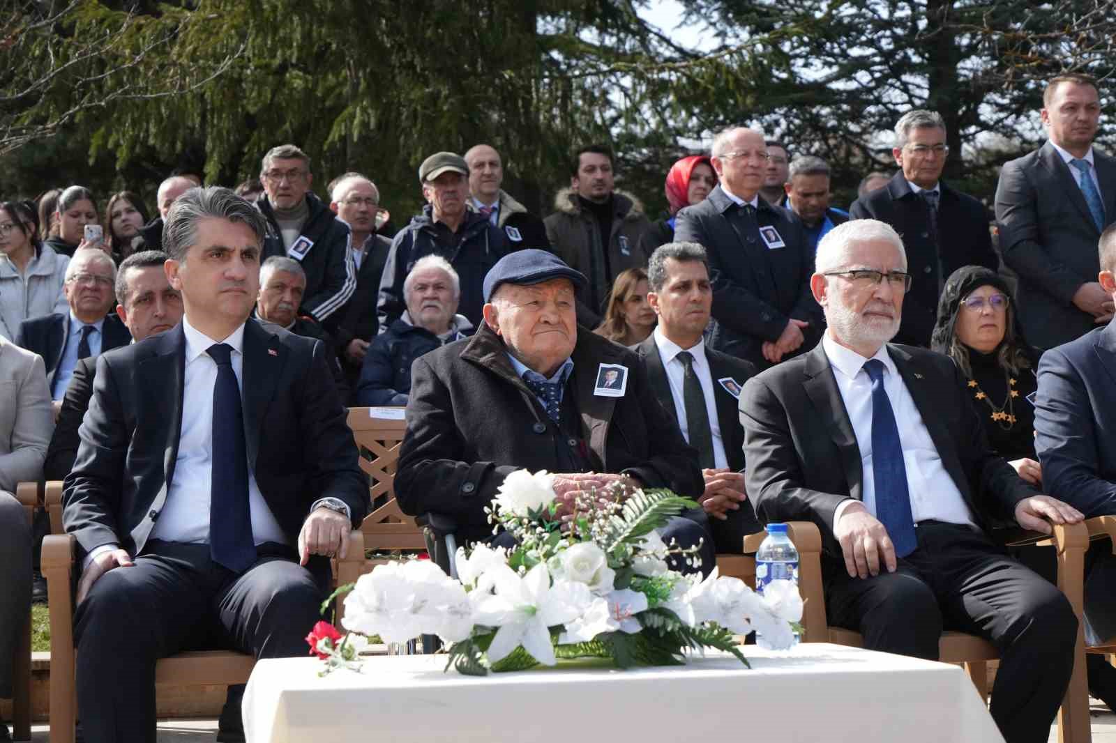 bolunun-babasi-izzet-baysal-vefatinin-26nci-yilinda-dualarla-anildi