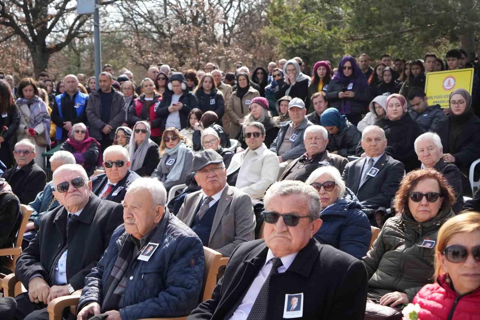 bolunun-babasi-izzet-baysal-vefatinin-26nci-yilinda-dualarla-anildi