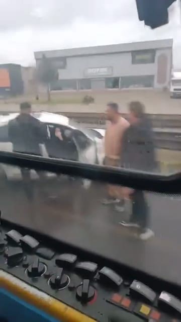 bursada-kontrolden-cikan-otomobil-prefabrik-yapiya-girdi