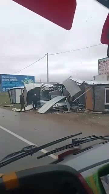 bursada-kontrolden-cikan-otomobil-prefabrik-yapiya-girdi