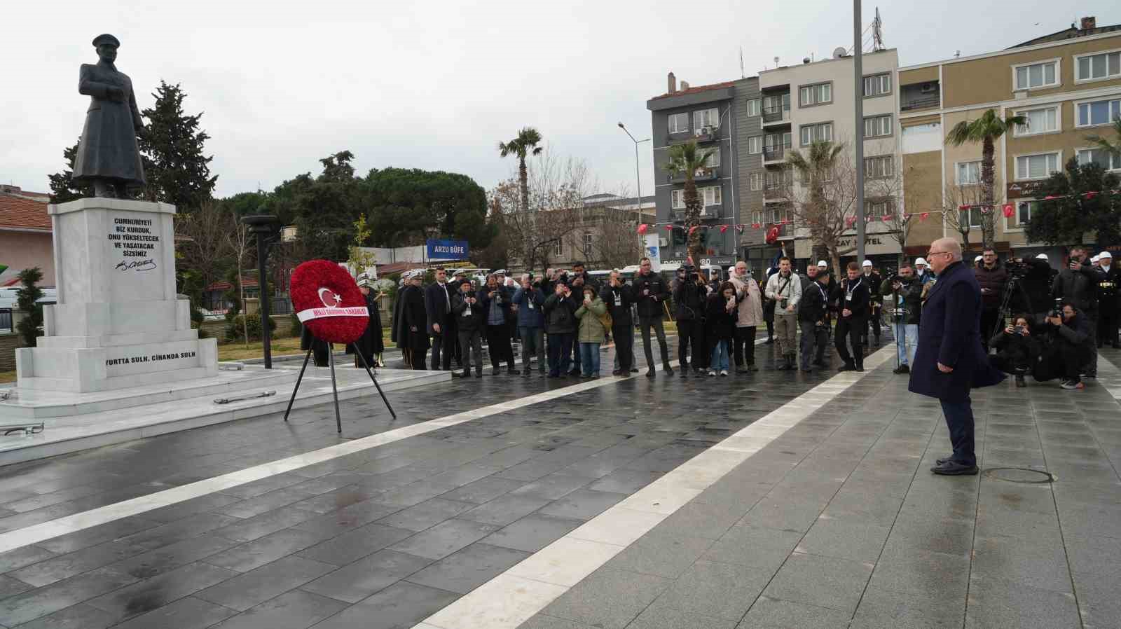 canakkale-deniz-zaferinin-111inci-yil-coskusu