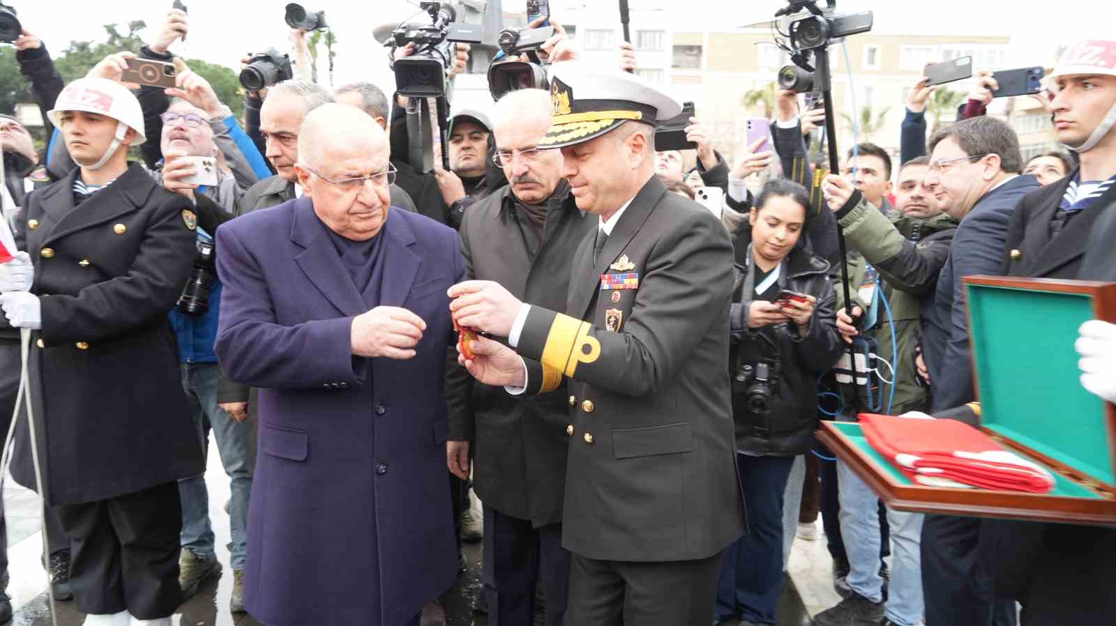 canakkale-deniz-zaferinin-111inci-yil-coskusu