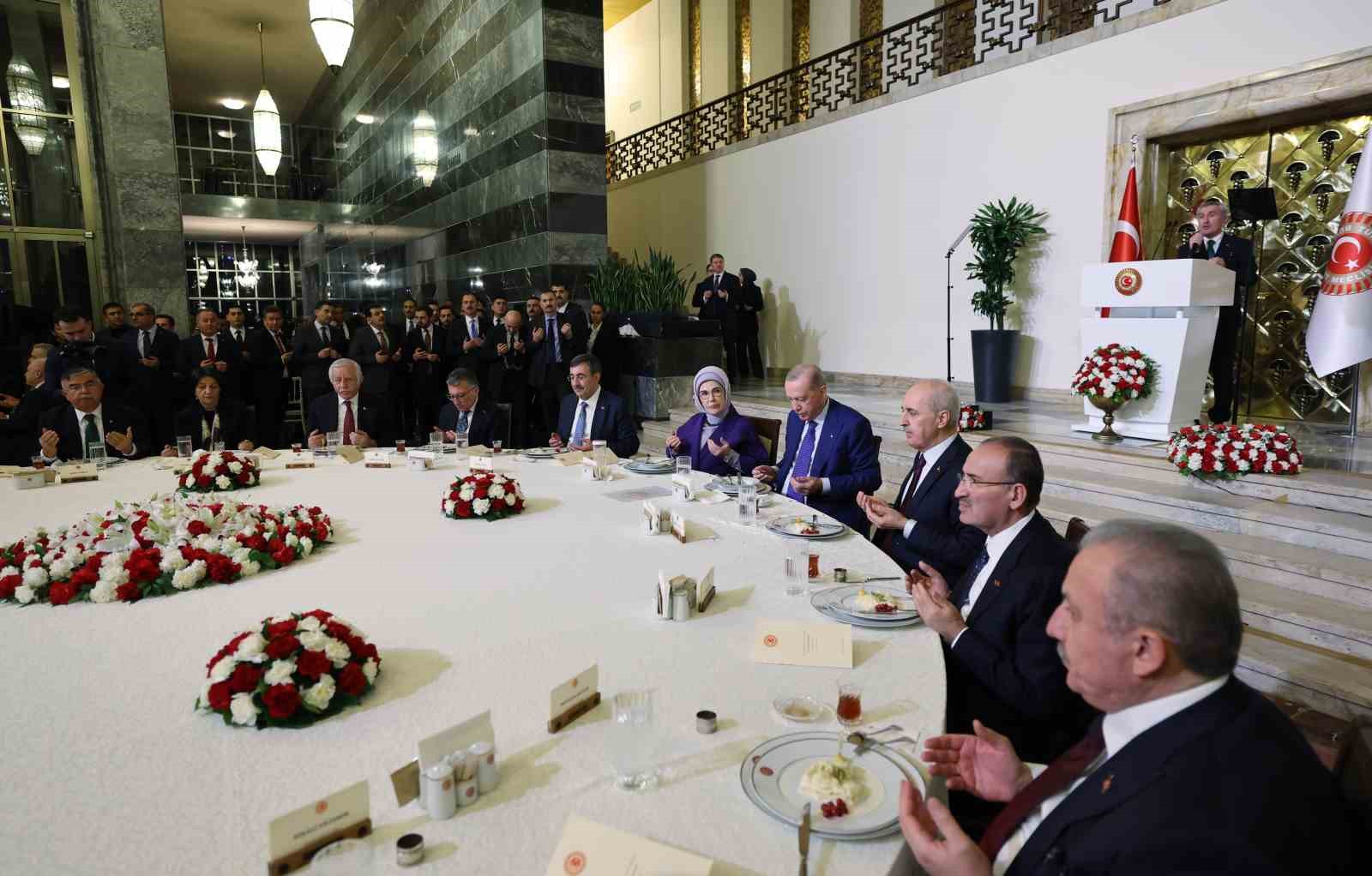 cumhurbaskani-erdogan-biz-bolgemizi-ve-insanligi-ilgilendiren-meselelerde-asla-tarafsiz-degiliz