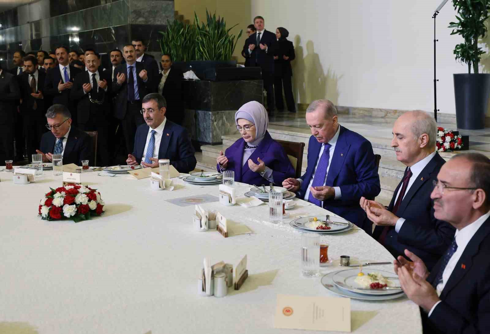cumhurbaskani-erdogan-biz-bolgemizi-ve-insanligi-ilgilendiren-meselelerde-asla-tarafsiz-degiliz