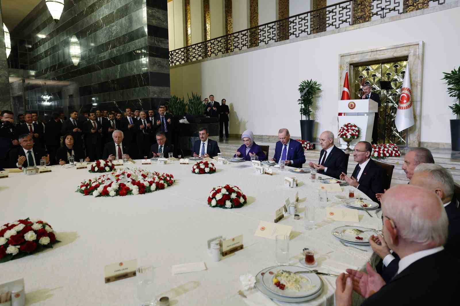 cumhurbaskani-erdogan-biz-bolgemizi-ve-insanligi-ilgilendiren-meselelerde-asla-tarafsiz-degiliz
