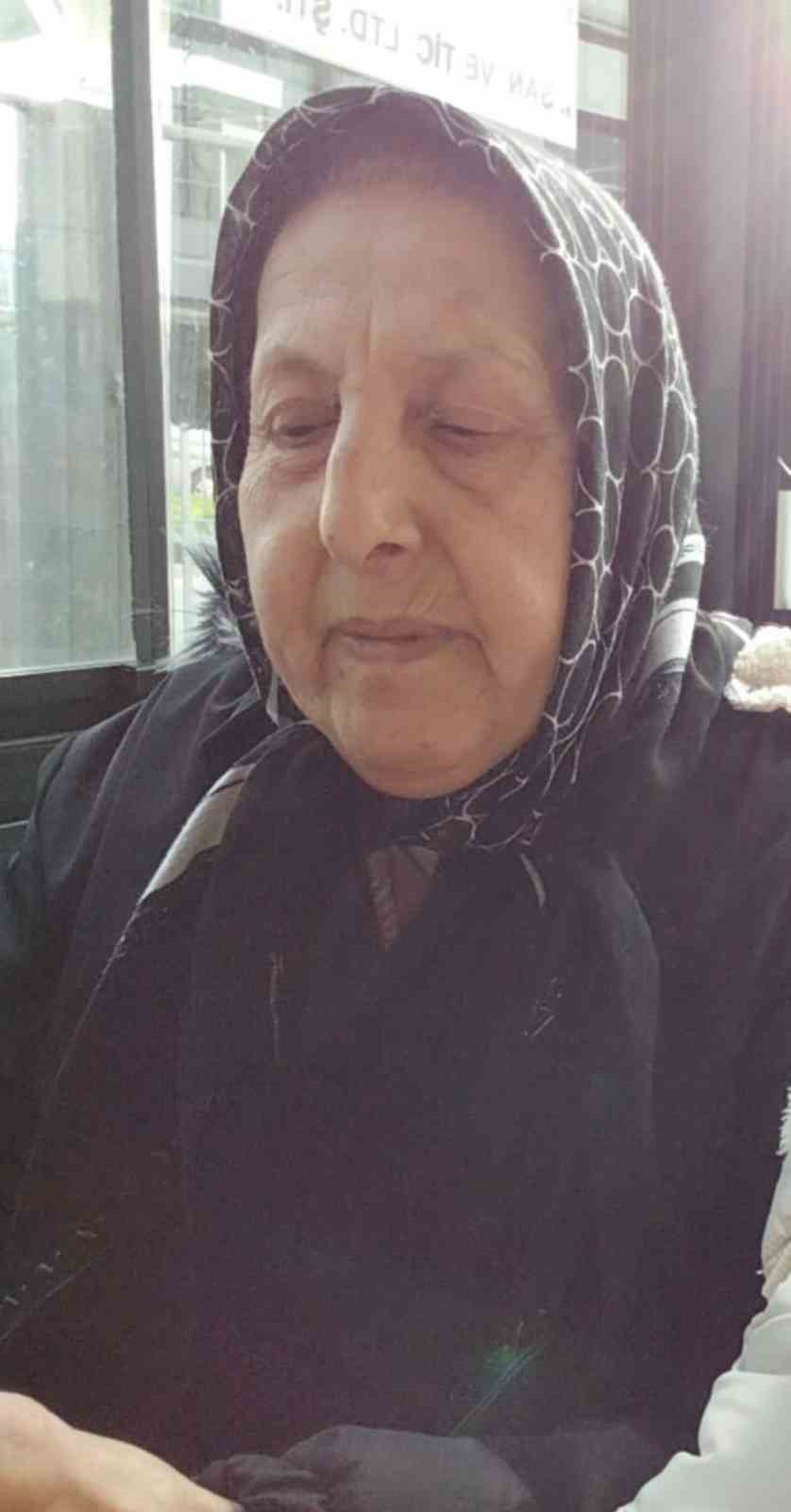 fatihte-coken-binada-hayatini-kaybeden-yasli-kadin-son-yolculuguna-ugurlandi