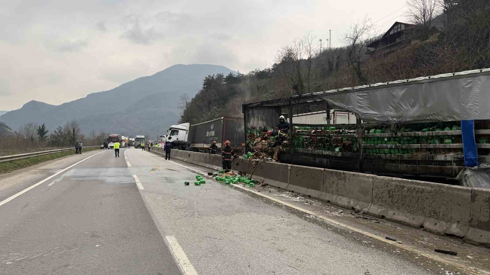 iki-tir-carpisti-d-650-savas-alanina-dondu