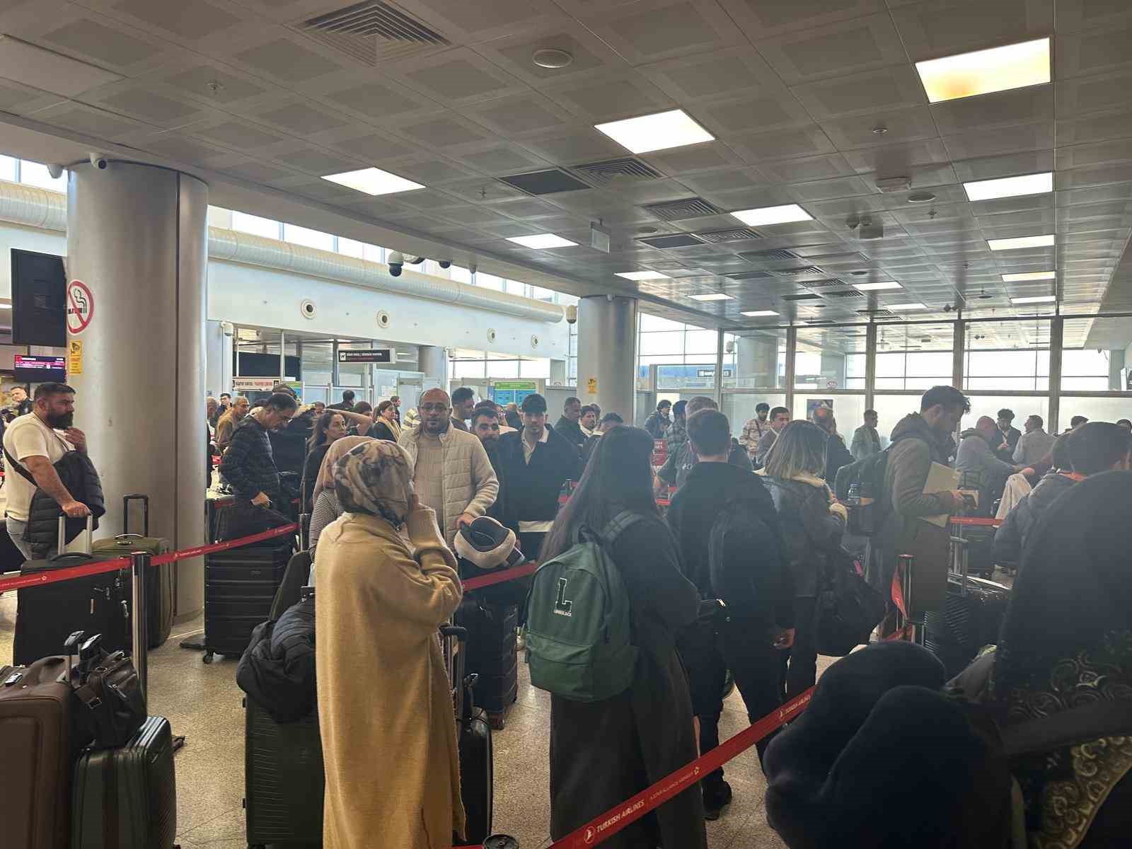 iran-abd-israil-savasi-rotayi-sirnaka-cevirdi-erbil-ucaklari-serafettin-elci-havalimanina-iniyor