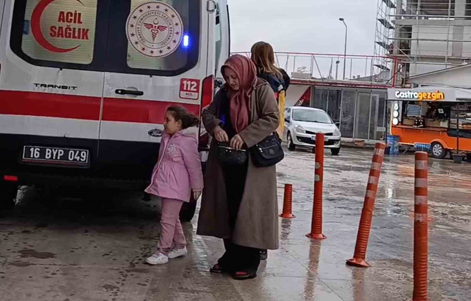 kontrolden-cikan-otomobil-istinat-duvarina-carpti-4-yarali