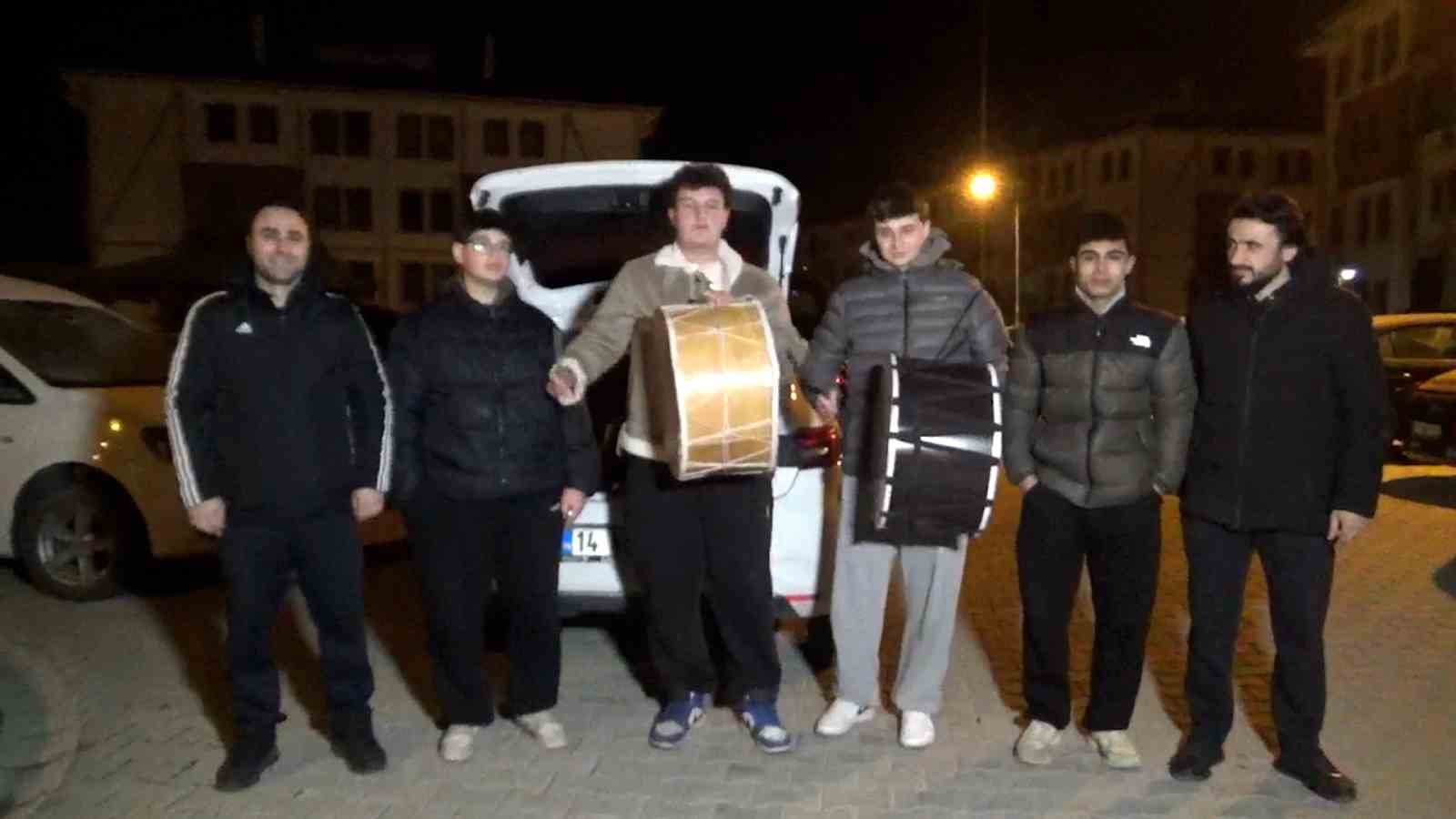 liseliler-davul-calarak-sahura-kaldiriyor-bahsisleri-bol-bol-hazirlayin