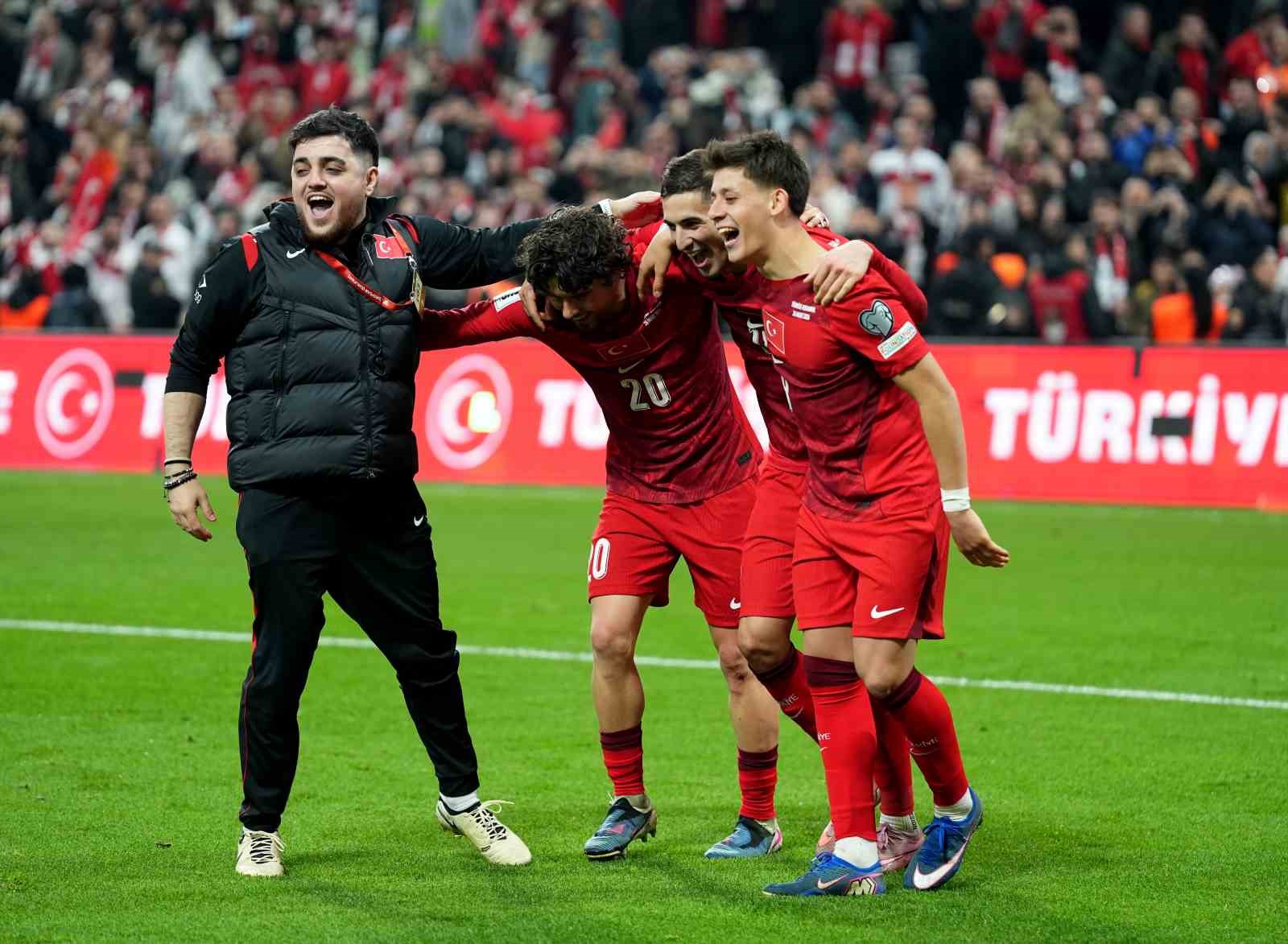 millilerde-galibiyet-uclusu-ferdi-kadioglu-ve-arda-gulerden